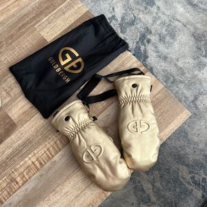 Gold winter ski gloves Goldbergh